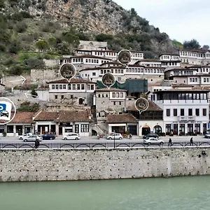 κάντε κράτηση εδώ